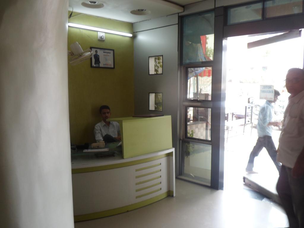 Hotel Atithi Ahmedabad Luaran gambar