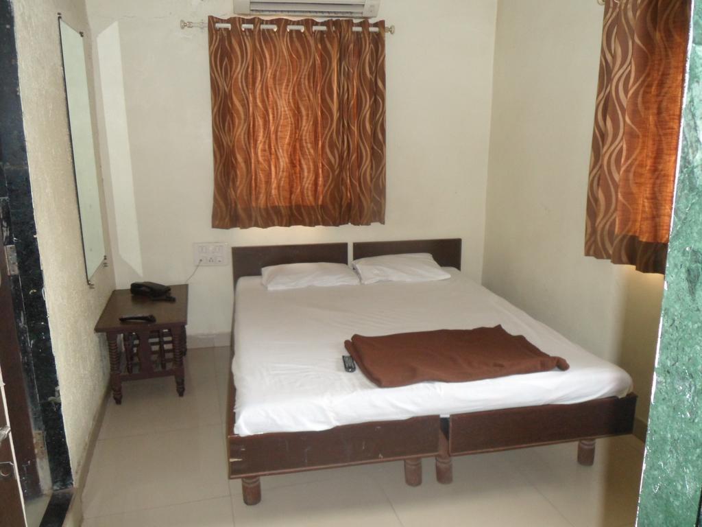 Hotel Atithi Ahmedabad Luaran gambar