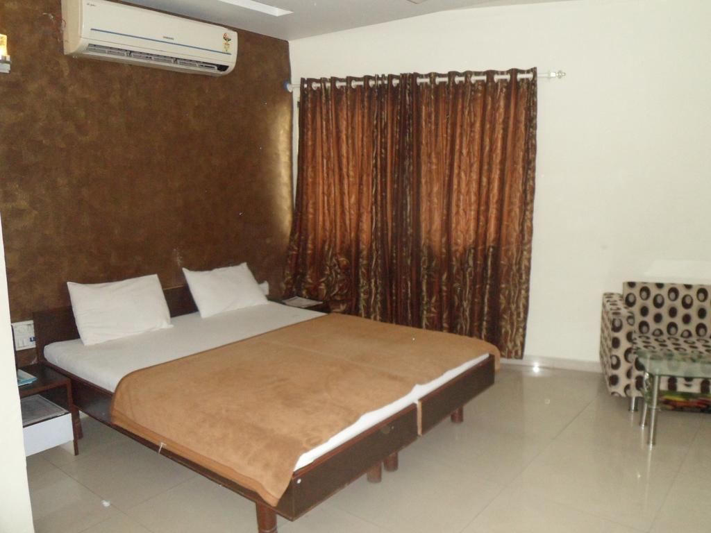 Hotel Atithi Ahmedabad Luaran gambar