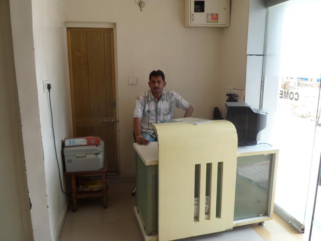Hotel Atithi Ahmedabad Luaran gambar