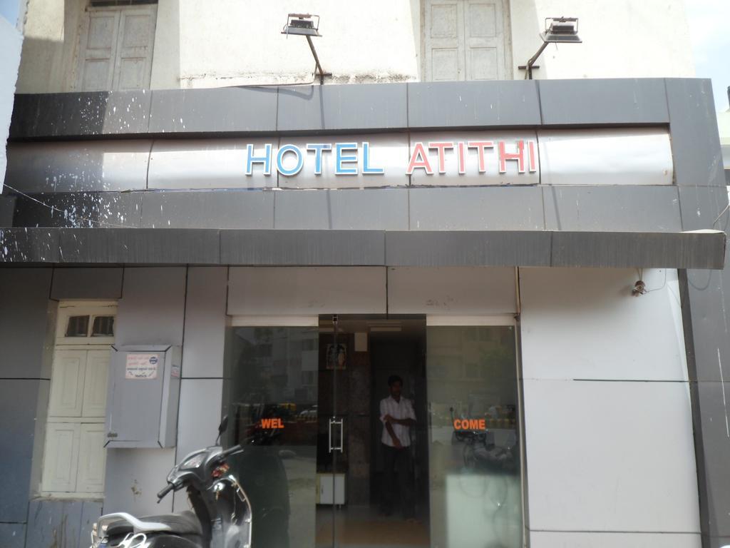 Hotel Atithi Ahmedabad Luaran gambar
