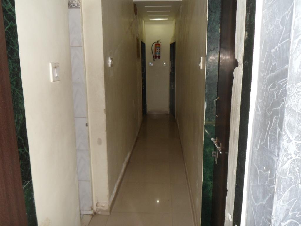 Hotel Atithi Ahmedabad Luaran gambar