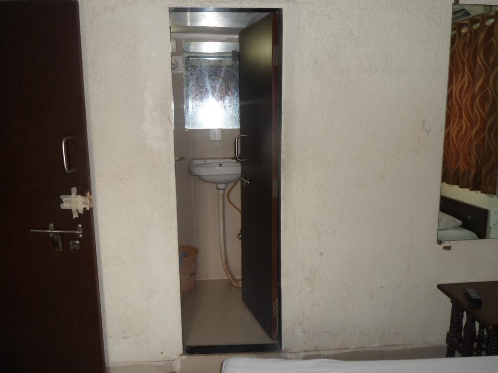 Hotel Atithi Ahmedabad Luaran gambar