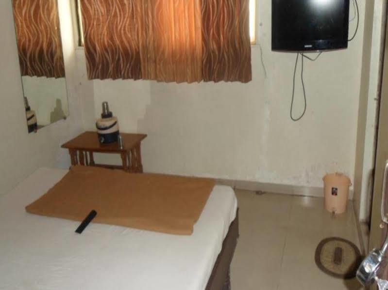 Hotel Atithi Ahmedabad Luaran gambar